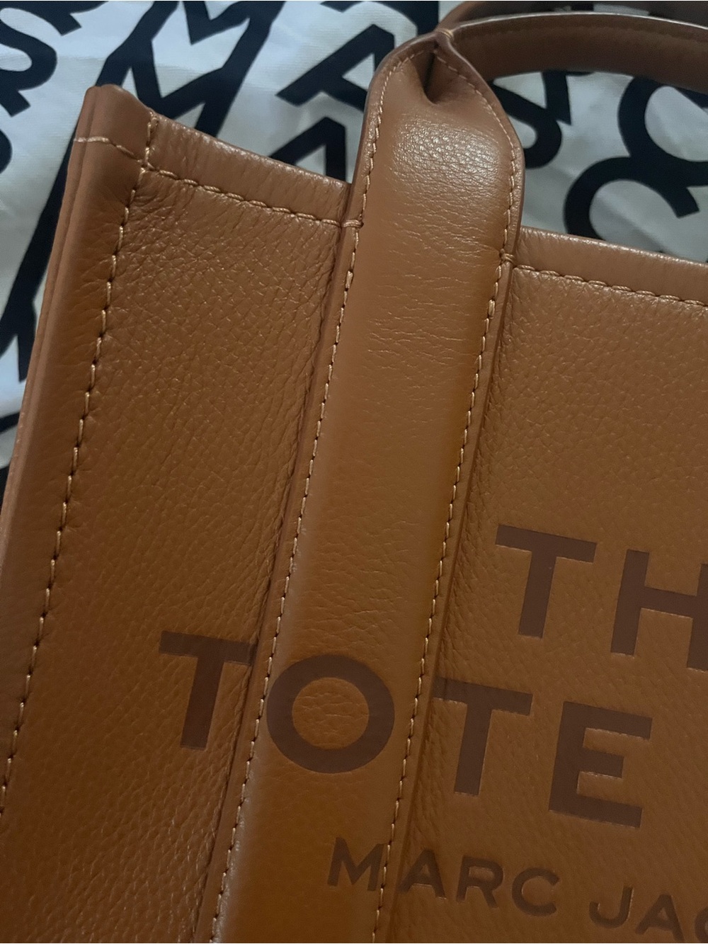 Marc Jacobs Leather The Tote SMALL size - Picture 8 of 15